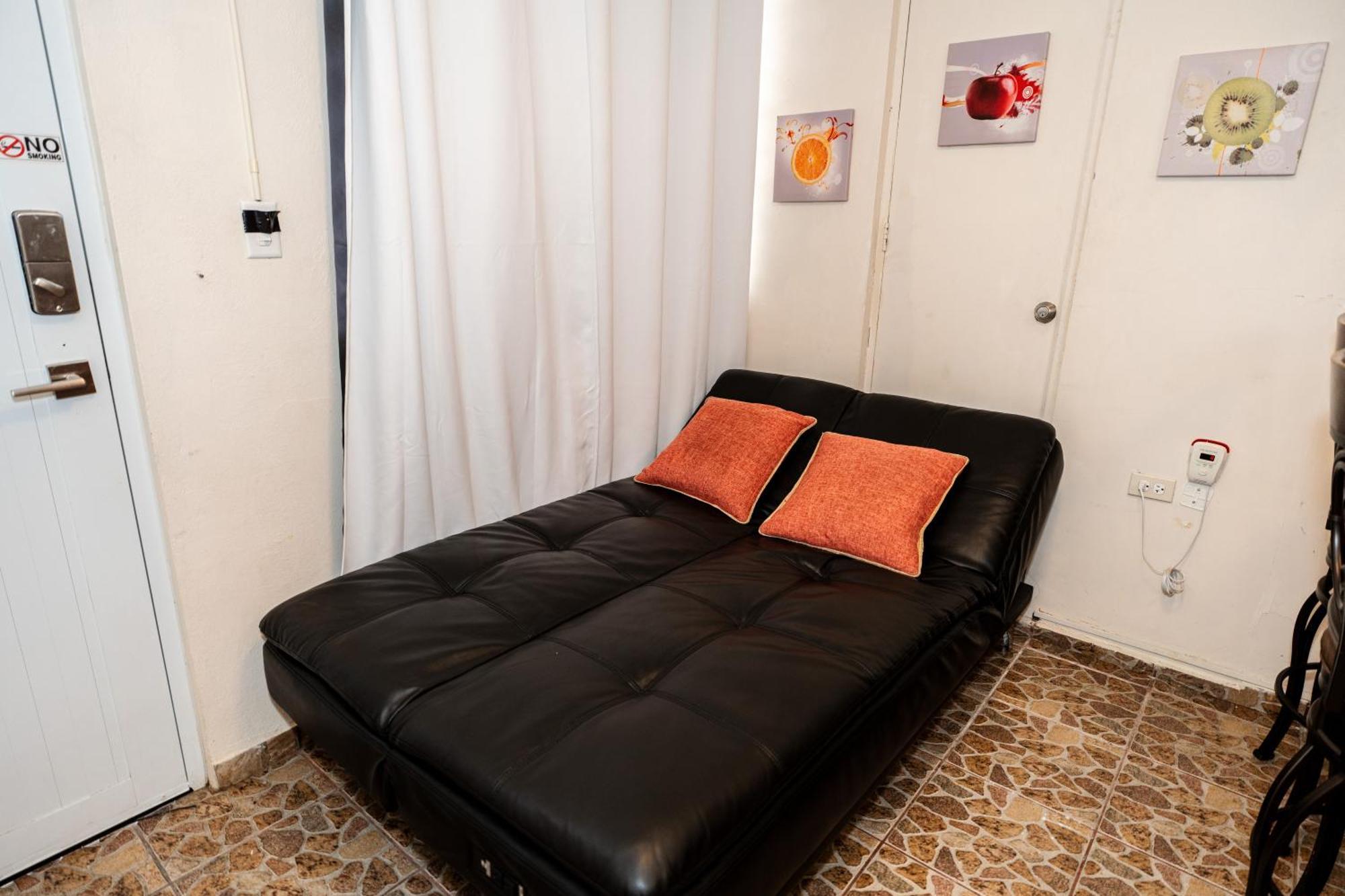Cozy Studio Retreat With Private Parking And Free Laundry 庞塞 外观 照片